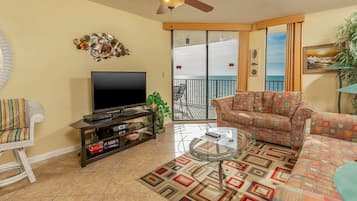 Condo, 2 Bedrooms | Living area