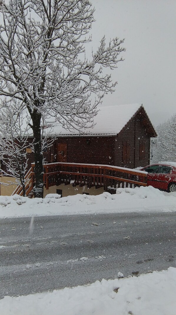 Exterior - Mountain chalet nearby ski slopes and hiking trails (Le Dévoluy)