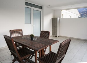 Apartment | Outdoor dining - Brand New 2-bed Apartment With Patio (Endine Gaiano)
