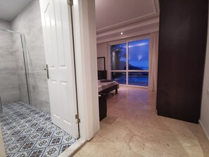 Villa (4 Bedrooms) | 4 bedrooms, laptop workspace, iron/ironing board, bed sheets