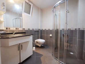 Villa (4 Bedrooms) | Bathroom