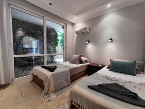 Villa (4 Bedrooms) | 4 camere, postazione laptop, ferro/asse da stiro, lenzuola