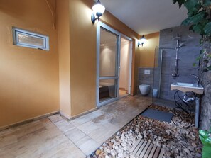 Villa (4 Bedrooms) | Bathroom