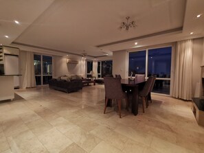 Villa (4 Bedrooms) | Salle de séjour