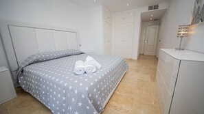 2 makuuhuonetta, silitysrauta/-lauta, ilmainen Wi-Fi, vuodevaatteet