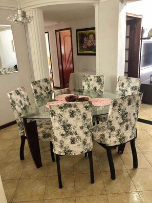 Dining - Beach view apartment in Camburi! Great location (Vitória)