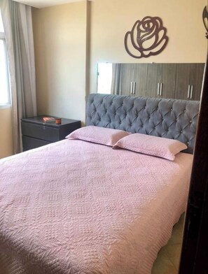 3 bedrooms, iron/ironing board, free WiFi, bed sheets
