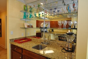 Condo, 3 habitaciones | Cocina privada | Refrigerador, horno y cafetera y tetera 