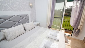 3 makuuhuonetta, silitysrauta/-lauta, ilmainen Wi-Fi, vuodevaatteet