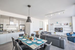 Villa, 4 chambres, piscine privée, vue jardin | Restauration