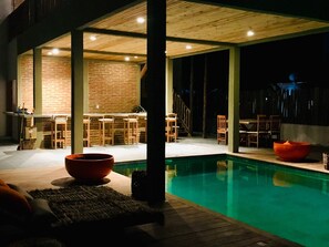 Villa, varias habitaciones, para fumadores, alberca privada | Alberca | Alberca al aire libre