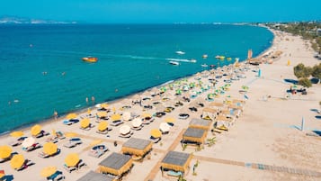 Vila, 4 quartos, piscina particular, vista para o jardim | Praia
