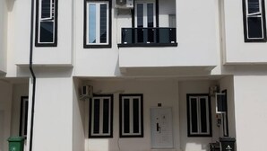 Unclassified image, 4 of 21, button - 4 Bedroom Luxury Entire Apartment With Wifi (Lekki)