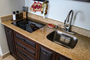 Fridge, stovetop, cookware/dishes/utensils, dining tables