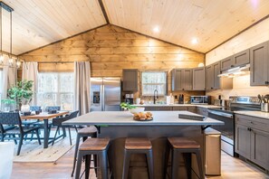 ثلاجة، ميكروويف، �فرن، موقد طهي مسطح