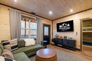 Smart TV, fireplace, Netflix, streaming services