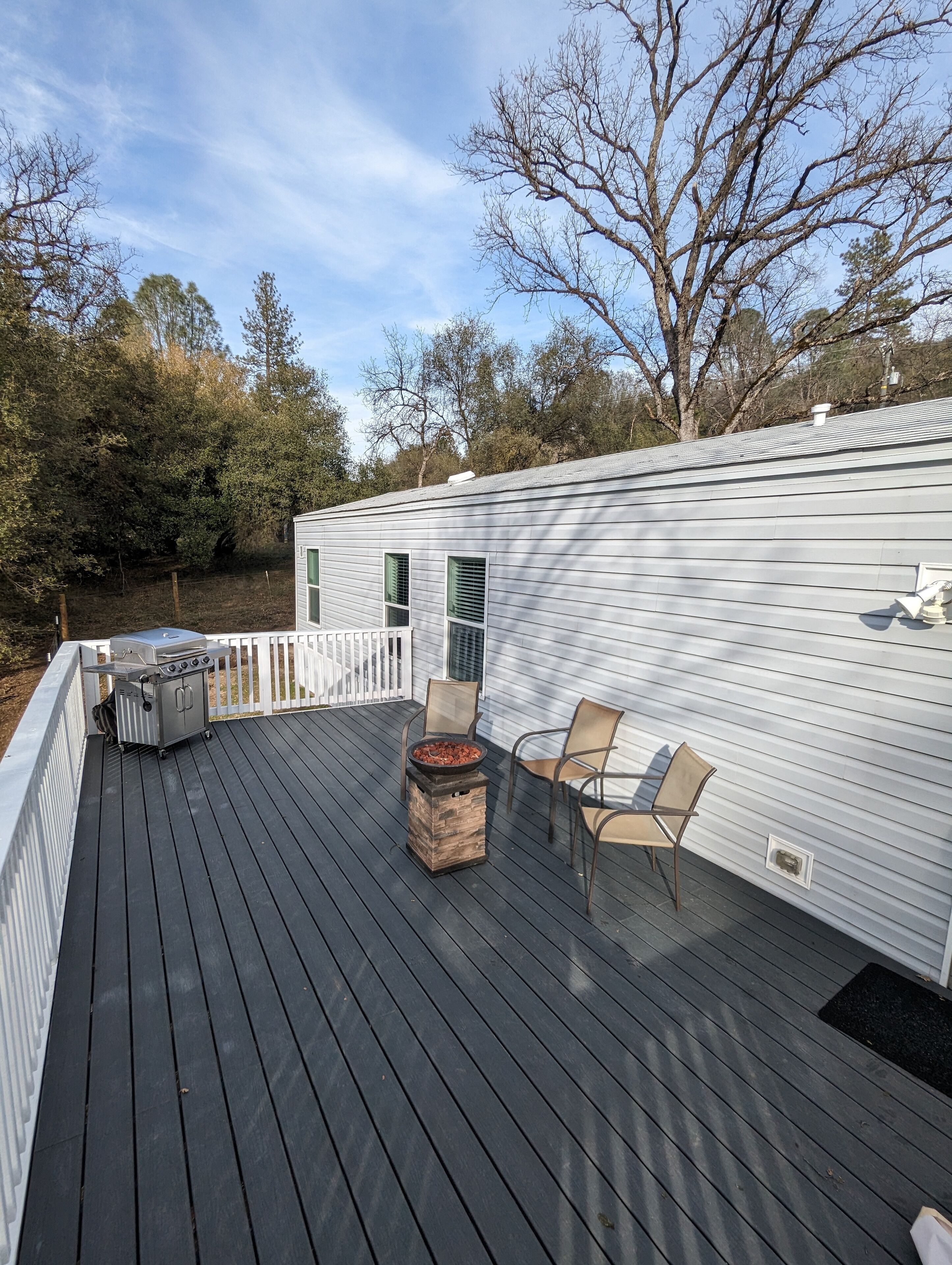 Fully fenced yard, just 5 mins from Oakhurst