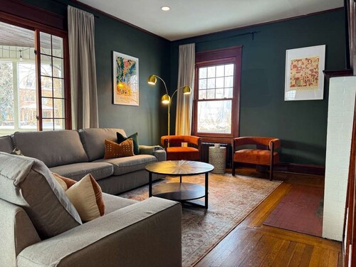 The Blais: Speakeasy Basement, 5 Mins To Downtown