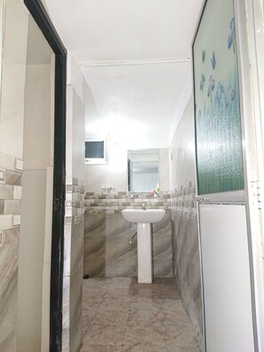 Villa, 6 Schlafzimmer, Raucher, Balkon | Badezimmer | Kostenlose Toilettenartikel