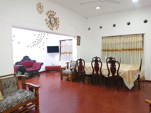 Living room - More Attractive Wonderful 1950 Mid-century Home With Another Newly Built House (Unawatuna)