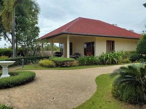 Exterior - Schönes Bungalow mit Gemeinschaftichem Außenpool und 2km vom Sandstrand Enfernt (Cha-am)