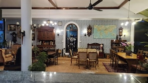 Dining - Schönes Bungalow mit Gemeinschaftichem Außenpool und 2km vom Sandstrand Enfernt (Cha-am)