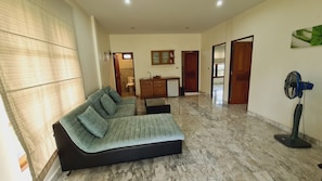 Bungalow, 2 Bedrooms, Accessible, Smoking | Living area