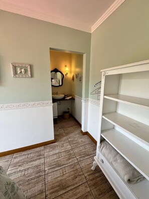 Suite | Interior