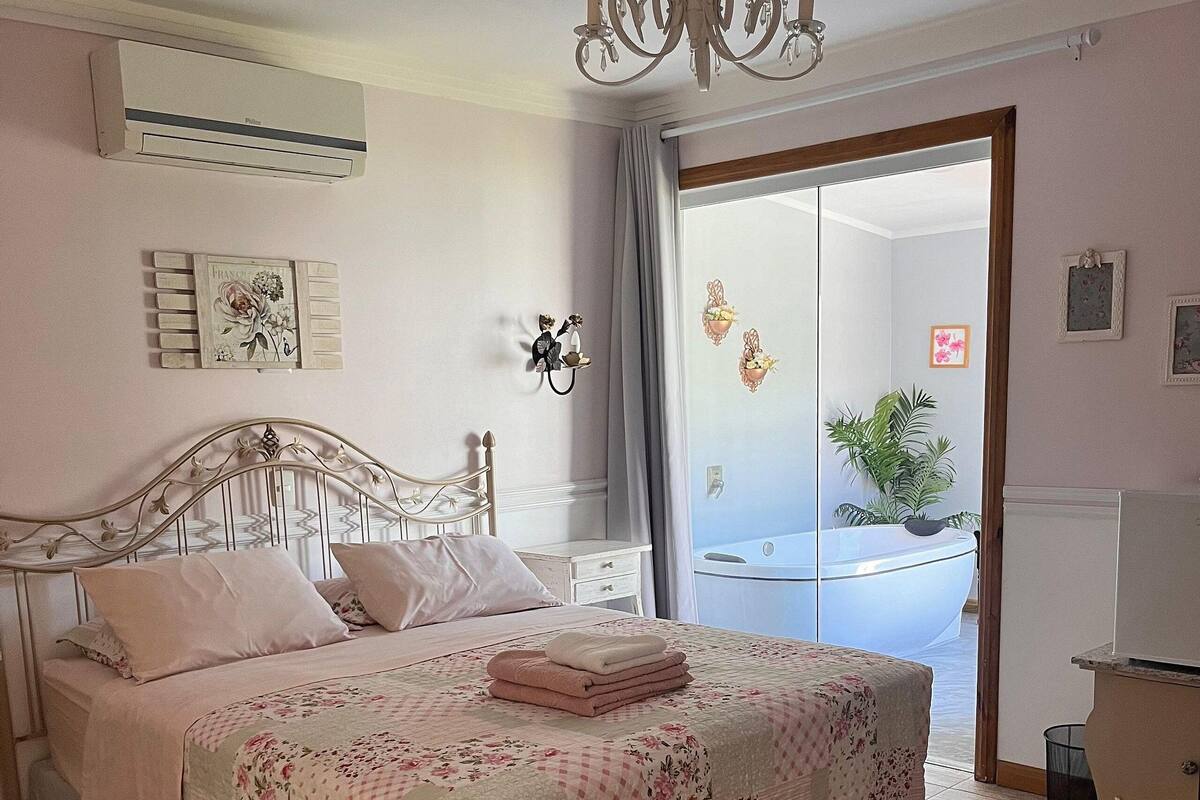 Luxury Suite | 1 bedroom, individually decorated, individually furnished, free WiFi