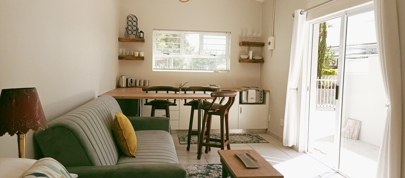 Quaint Self-catering Unit, Located In The Heart Of Paarl. - Paarl