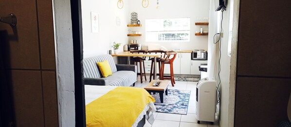 1 bedroom, bed sheets