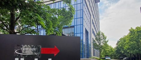 Vista frontal de la propiedad