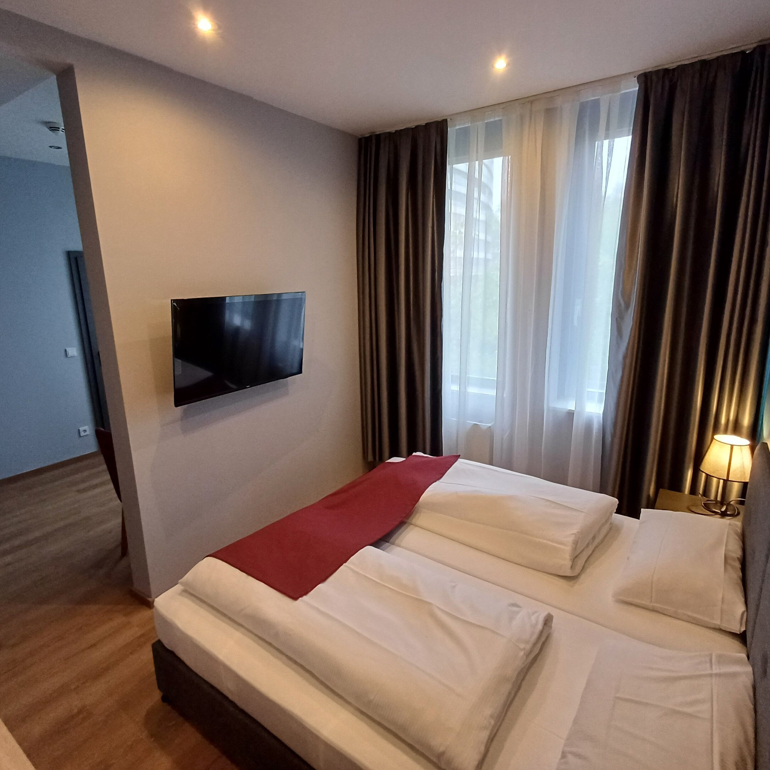 Standard-Doppelzimmer | Hochwertige Bettwaren, schallisolierte Zimmer, Bügeleisen/Bügelbrett