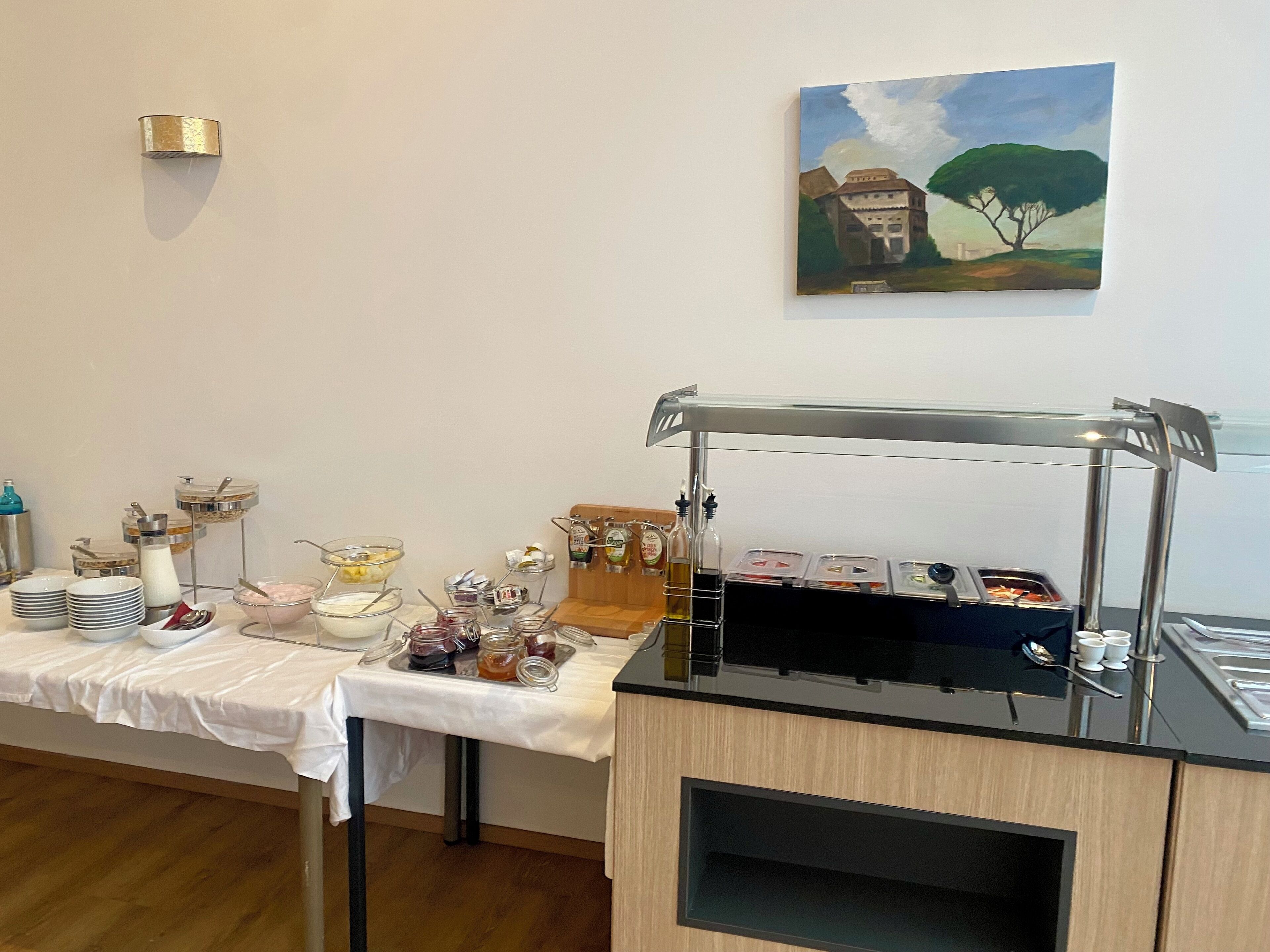 Tägliches Frühstücksbuffet (12 EUR pro Person)