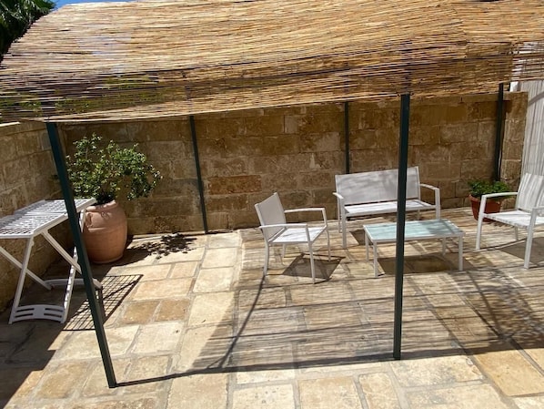 Superior-Dreibettzimmer | Terrasse/Patio