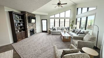 Smart TV, fireplace
