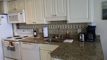 Condo, 1 Bedroom, Non Smoking, Ocean View | Private kitchen | Fridge, microwave, oven, stovetop