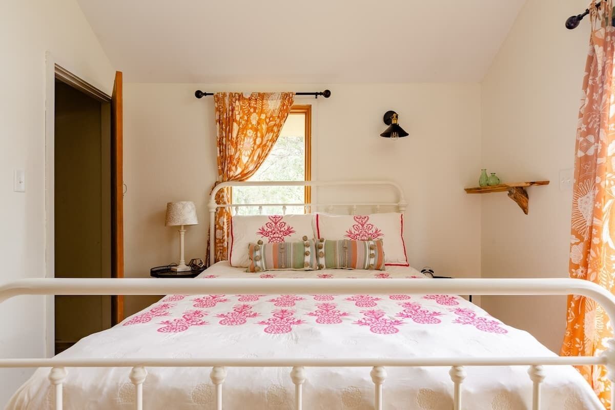 1 slaapkamer, een bureau, een strijkplank/strijkijzer, gratis wifi