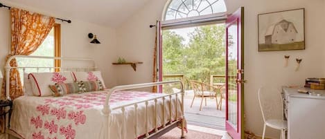 1 bedroom, desk, iron/ironing board, WiFi (free)