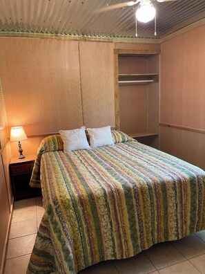 3 bedrooms, free WiFi, bed sheets - Shady Pine Cabin (Benton)