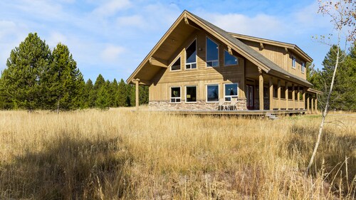 Luxury listing! Spacious! Close to Yellowstone! New AC