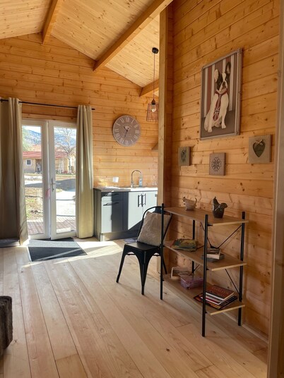 LOUIS" cottage