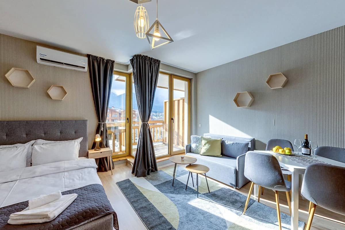 Estudio Deluxe | Insonorización, cuna de viaje, wifi gratis y ropa de cama