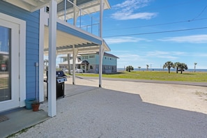 Casa, varias camas (Sunny Beach Retreat B) | Terraza o patio