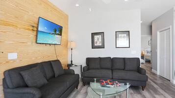 Casa, várias camas (Sunny Beach Retreat B) | Área de estar