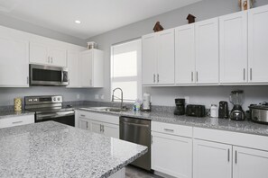 独立别墅, 多张床 (Sunny Beach Retreat B) | 私人厨房