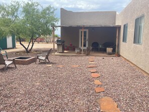 Terrace/patio - Desert Ranch Home + 3 Horse stalls. Views of the Rincon Mountains (Tucson)