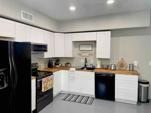 Desert Ranch Home + 3 Horse stalls. Views of the Rincon Mountains