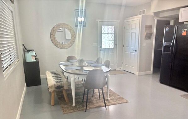 Dining - Desert Ranch Home + 3 Horse stalls. Views of the Rincon Mountains (Tucson)