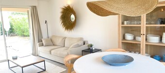 Grimaud house in condominium with pool and 2 parking spaces between village and beaches